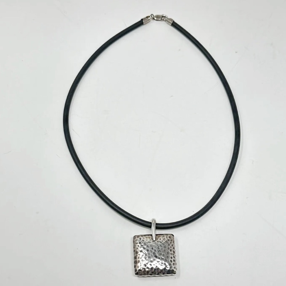 Silpada Sterling Silver Hammered Pendant Necklace Leather choker